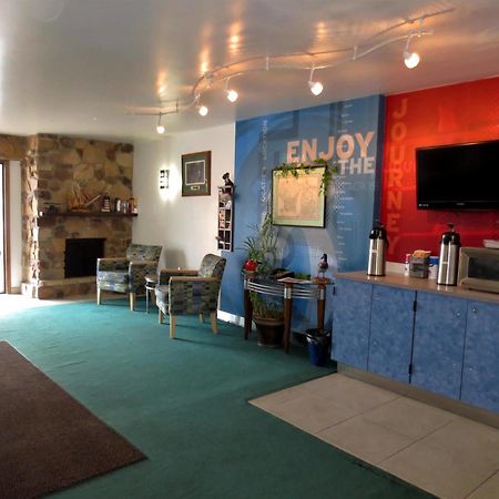 Country Hearth Inn-Iron Mountain Bagian luar foto