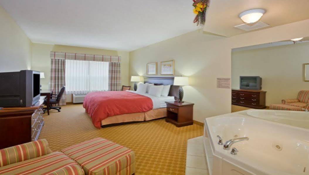 Country Hearth Inn-Iron Mountain Bagian luar foto