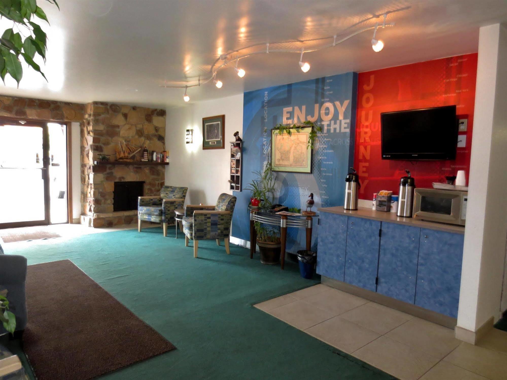 Country Hearth Inn-Iron Mountain Bagian luar foto
