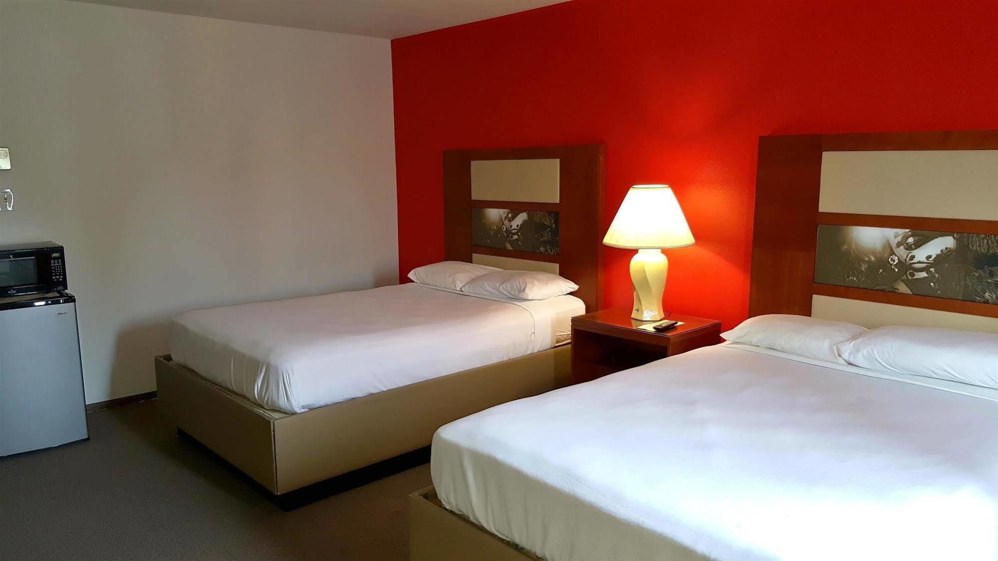 Country Hearth Inn-Iron Mountain Bagian luar foto